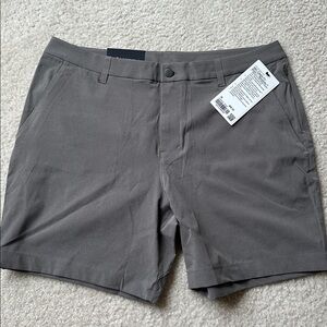 Lululemon ABC Classic-Fit Short 7" WovenAir Men sz 36
Palm Deco